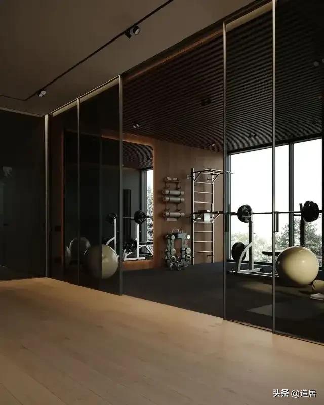 室内健身适合穿什么鞋_家里健身穿鞋子吗_在家运动健身房穿搭