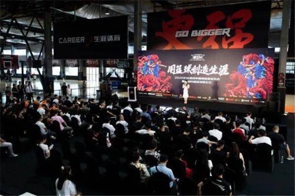 篮球比赛暂停期间队员犯规_篮球比赛规则暂停允许的情况_篮球5v5比赛每节可暂停多少次规则