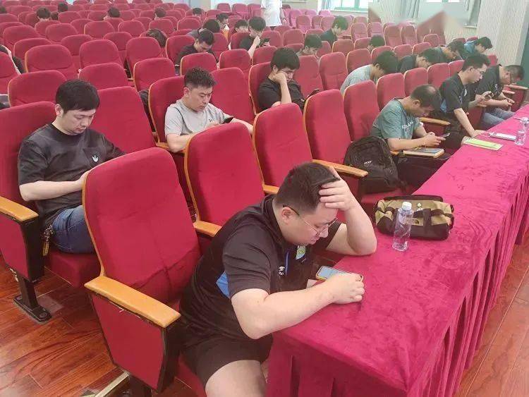 足球比赛中竞赛制度是什么_《足球竞赛规则》_最新足球竞赛规则讲解图