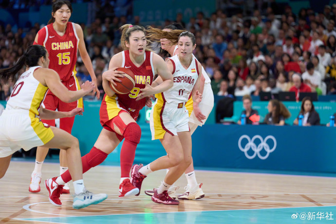中国女篮巴黎奥运会首秀遭逆转，89-90