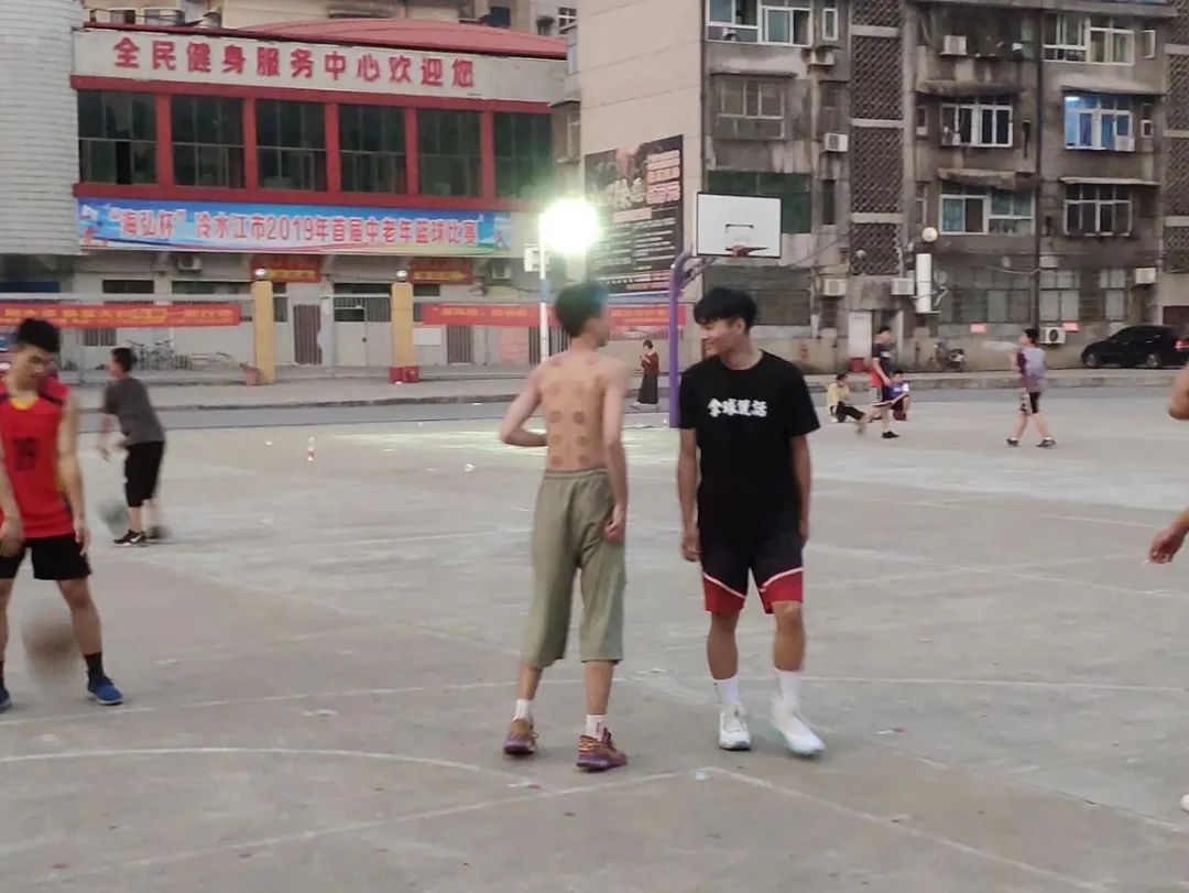 篮球简单实用的得分技巧_篮球怎么玩3分球技巧_篮球得分技巧30招