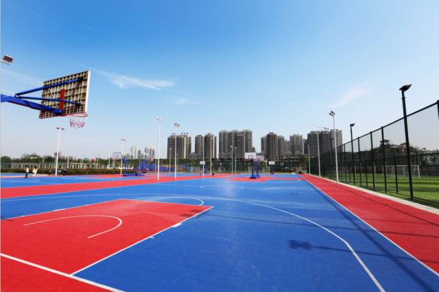 篮球规则边裁吹哨是什么_篮球边裁怎么吹_篮球边裁吹哨规则