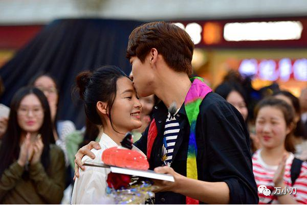 国内搞笑健身_搞笑健身房视频_女明星健身房搞笑