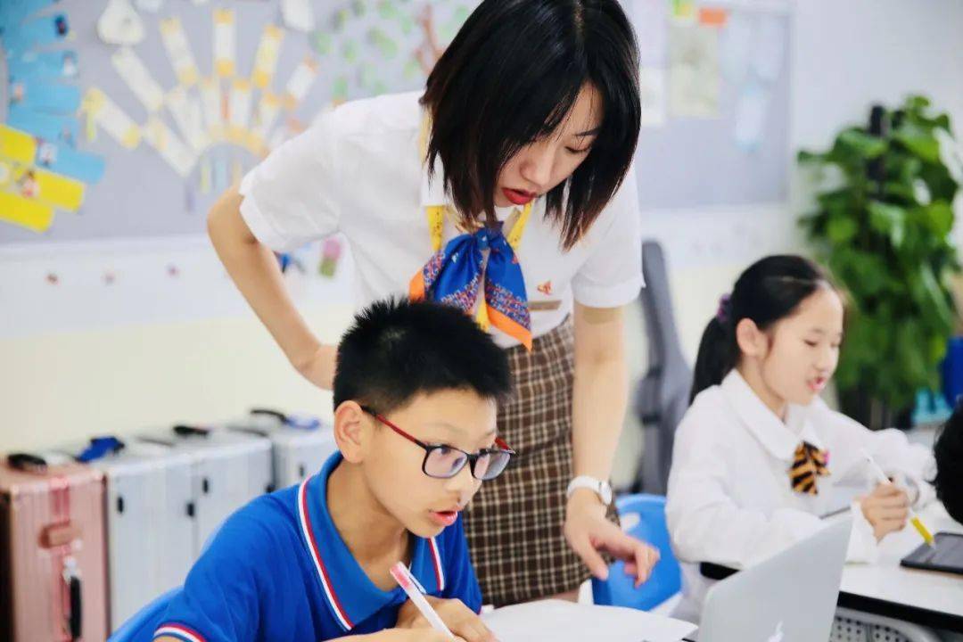 击剑人物绘画技巧分析视频_击剑人物怎么画_击剑人物简笔画