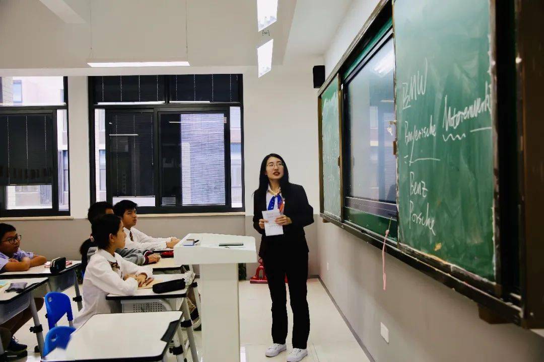 击剑人物怎么画_击剑人物绘画技巧分析视频_击剑人物简笔画