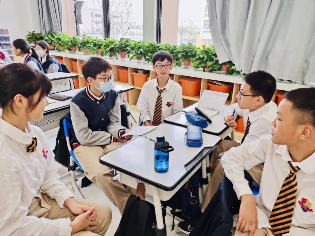 击剑人物怎么画_击剑人物绘画技巧分析视频_击剑人物简笔画
